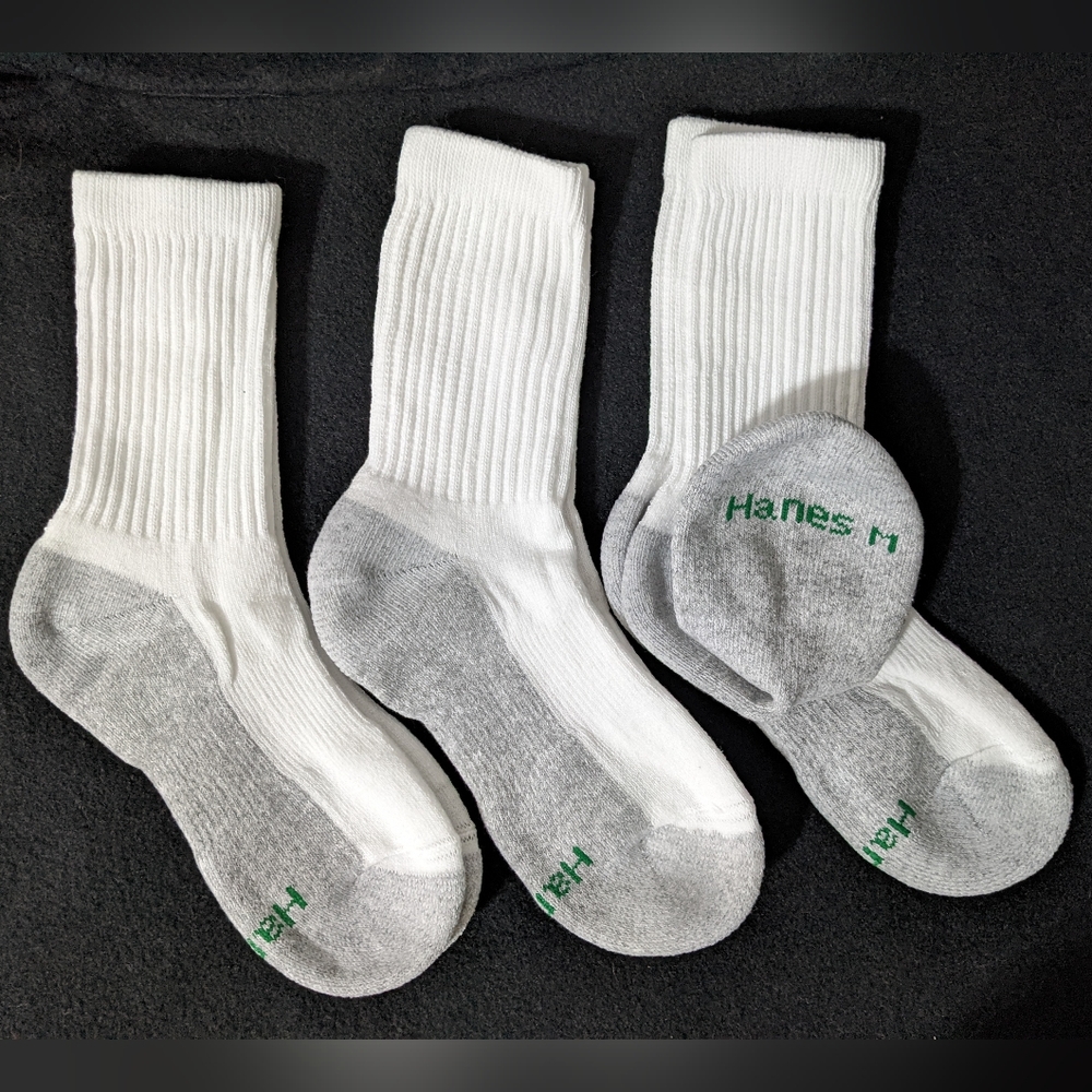 HANES 8 Pair NEW Boys White Cushion Crew Cut Socks Size 9-2 NEW - Picture 2 of 5